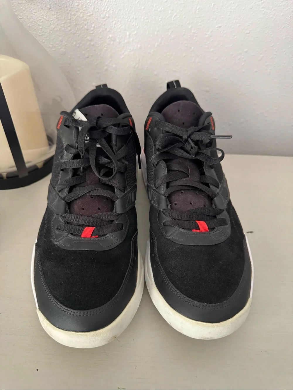 Jordan Men's Low-Top Sneaker in Black/Red/White